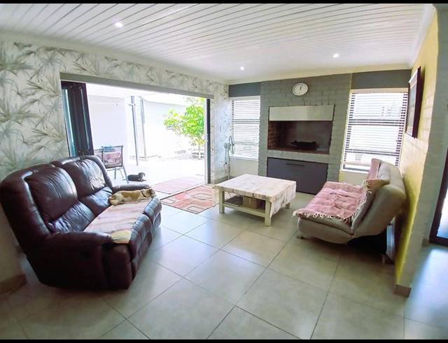 3 BEDROOM HOUSE FOR SALE IN STILBAAI-WES